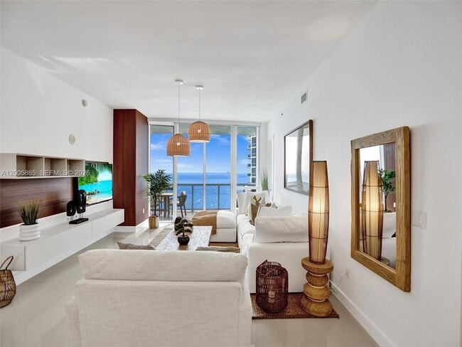Building Photo - 15901 Collins Ave Unit 2807