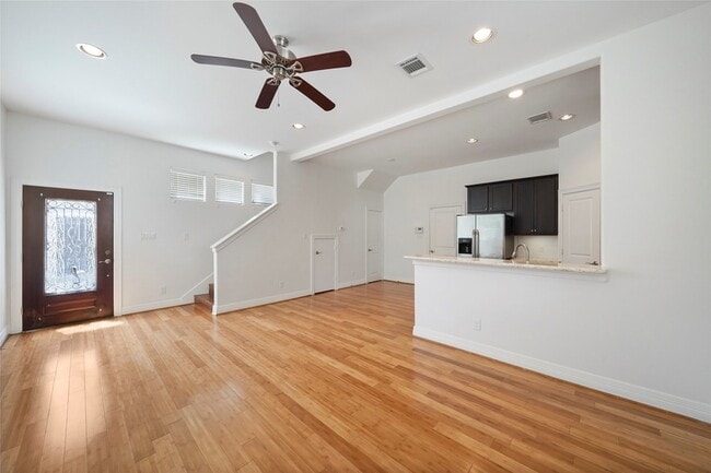 Photo - 724 Link Rd