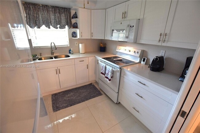 Photo - 2750 Emory Dr W