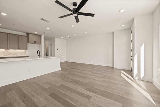 Photo - 9609 Dahlia Blvd