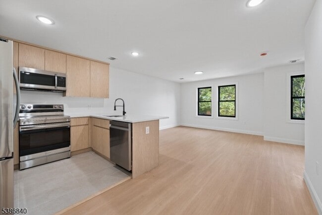 Photo - 7 Montclair Ave