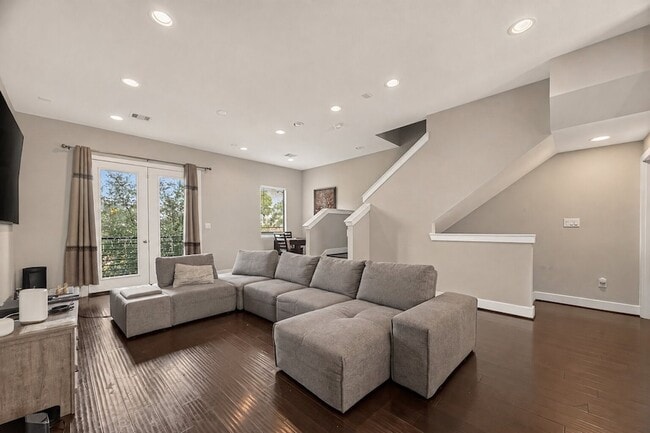 Photo - 1615 Milby St