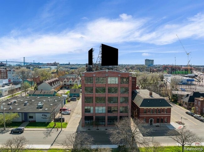 Building Photo - 1535 Sixth St Unit 5