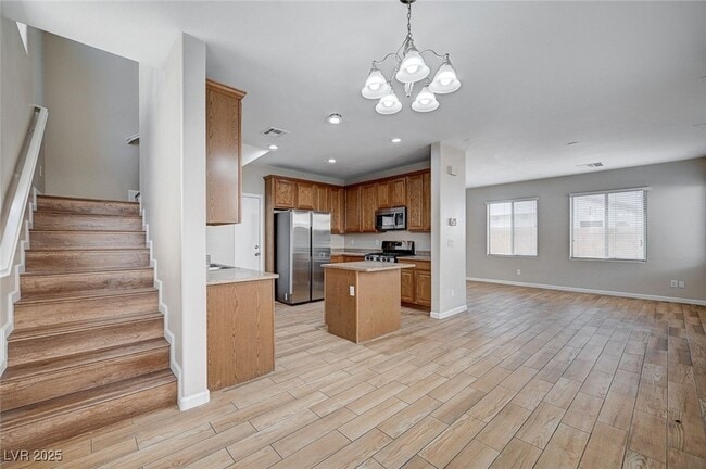 Photo - 684 Sumatra Pl