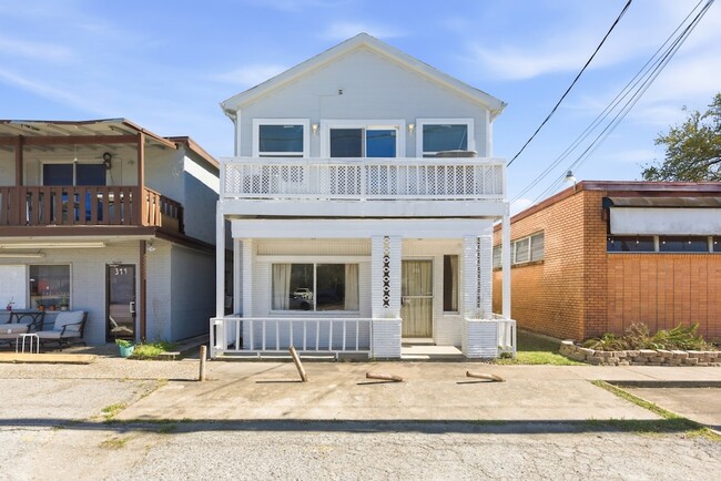 Building Photo - 313 Grand Ave