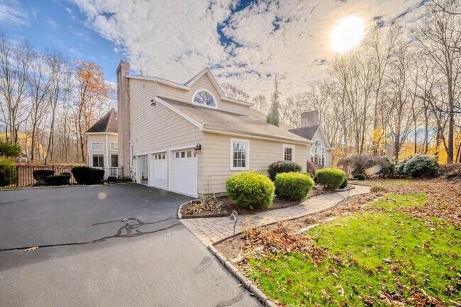 Photo - 723 Laurie Ln