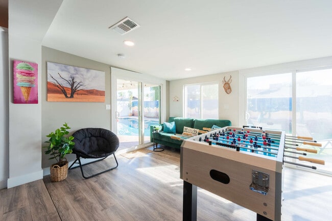 Building Photo - 4917 E Granada Rd Unit ID1244923P