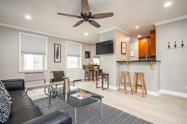 Photo - 300 W Peachtree St NW Unit ID1299392P