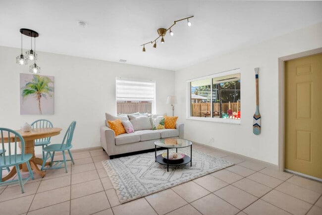 Building Photo - 1840 SW 24th St Unit ID1254548P