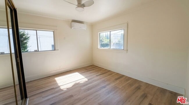 Photo - 1536 N Mariposa Ave