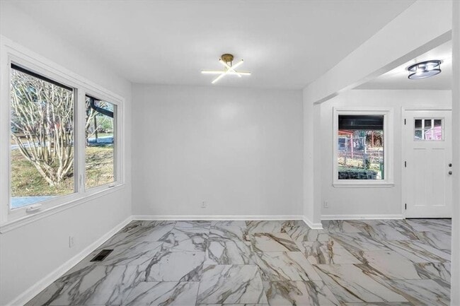 Photo - 2142 Cloverdale Dr SE