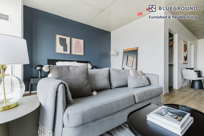 Photo - 225 N Elizabeth St Unit FL21-ID1097