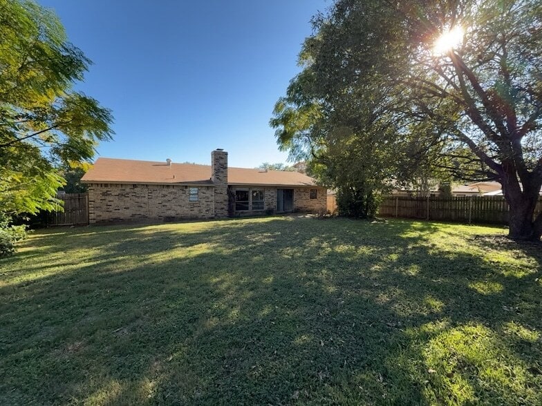 Photo - 1613 Edgehill Rd