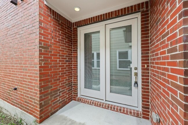 Photo - 2222 Simond Ave Unit E