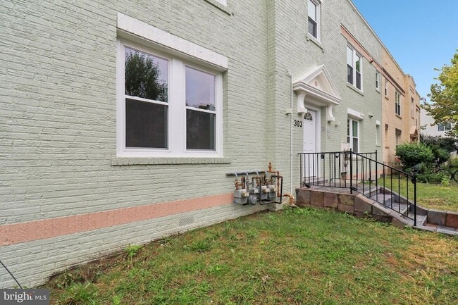 Photo - 303 Seaton Pl NE Unit 4