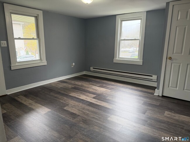 Photo - 174 Main St
