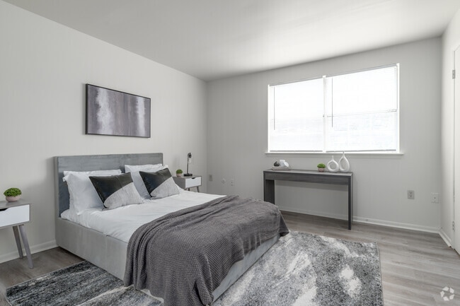 1BR, 1BA - 605SF BEdroom - Berkshire Hills Townhomes And Apartments