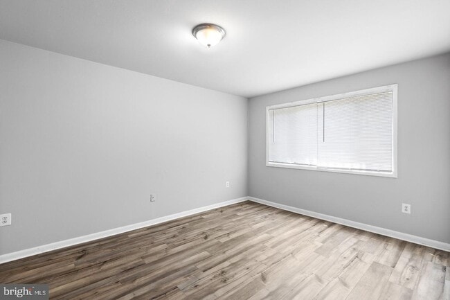 Photo - 229 43rd Rd NE