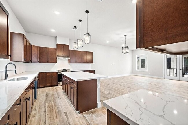 Photo - 228 W 28th St