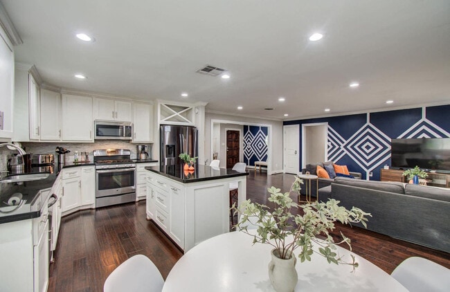 Building Photo - 4749 Benning Dr Unit ID1019531P