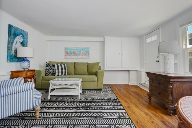 Photo - 10 S Troy Ave