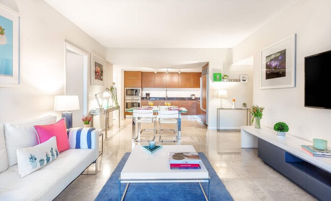 Building Photo - 485 Brickell Ave Unit ID1240479P