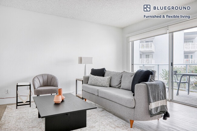 Building Photo - 360 The Village Unit FL2-ID615