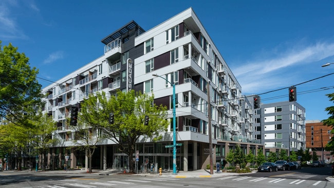 Cascade Apartments Exterior - Cascade