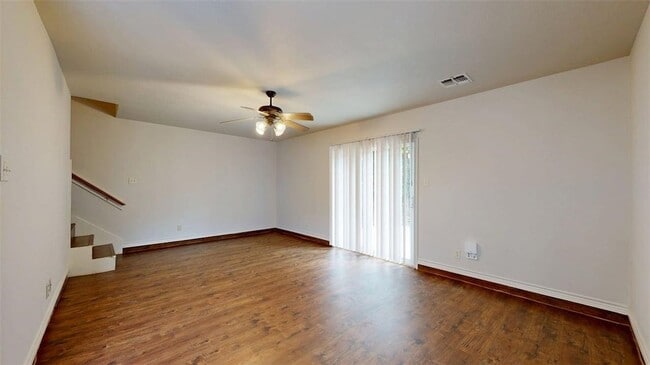 Photo - 1915 Pine Tree Dr Unit B