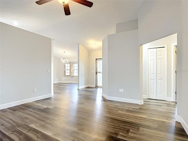 Photo - 227 Robbins Rest Cir