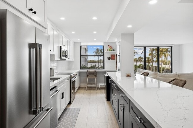 Building Photo - 2860 S Ocean Blvd Unit 2010