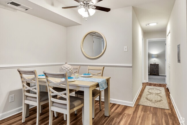 2BR, 1BA - 881SF - Maple - Dining Room - North Shore Gardens