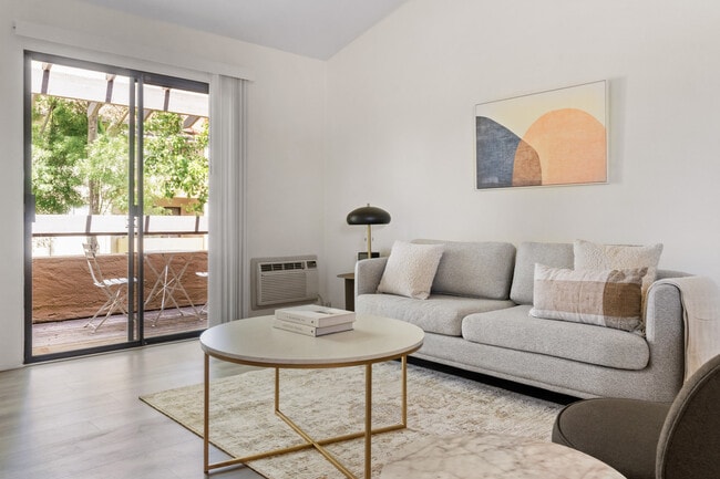 Building Photo - 1600 Villa St Unit FL1-ID10497A