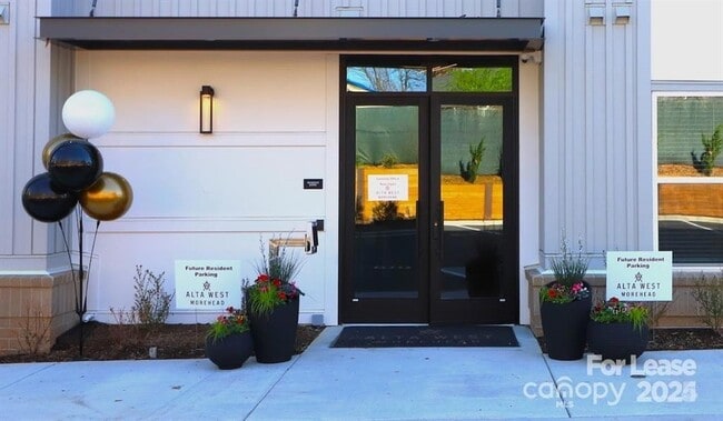 Photo - 2020 W Morehead St Unit XM