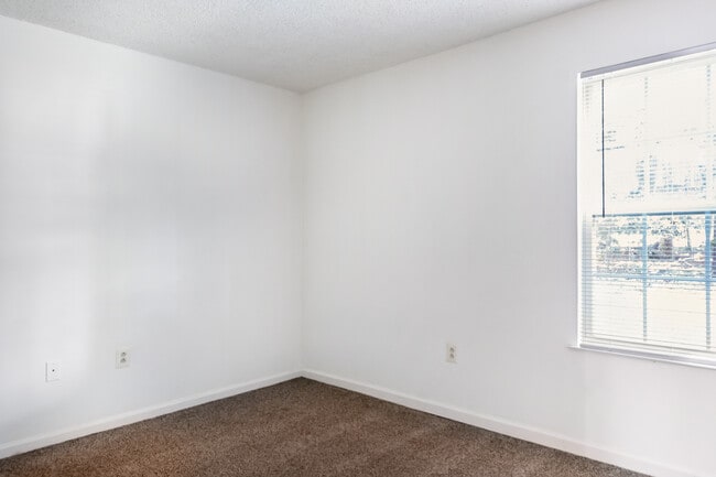 Photo - Mallard Cove Apartments