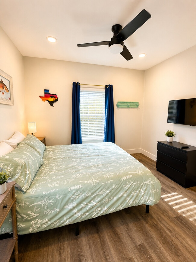Photo - 107 N Commercial St Unit SI FL1-ID1579506P