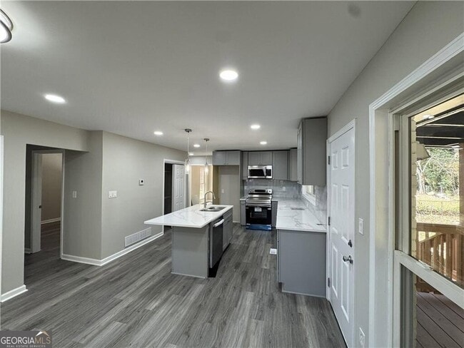 Photo - 3489 Creighton Rd SW