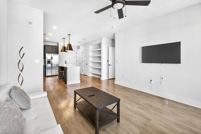 Building Photo - 1116 Gramercy Ln Unit ID1317850P