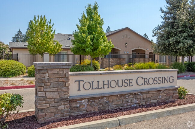 Building Photo - Tollhouse Crossing