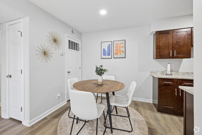 1BR, 1BA - 775SF - Dining Room - Stonebrook Gated Community
