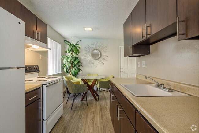 2BR, 1BA - 890SF - Wake Forest