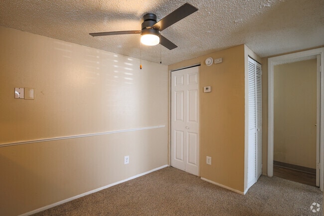 1BR, 1BA - 600SF - Hearth Hollow