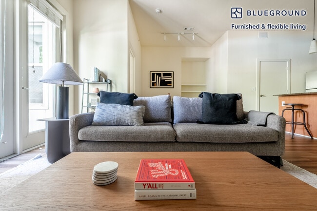 Photo - 3210 Esperanza Crossing Unit FL1-ID204