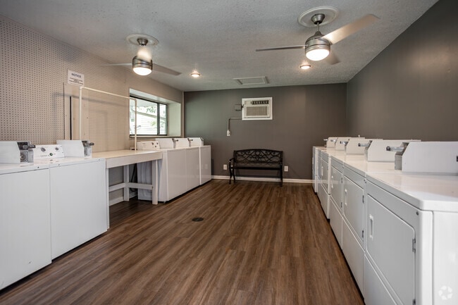 Laundry Facility - Mountain View