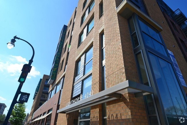 Building Photo - LightHorse 4041