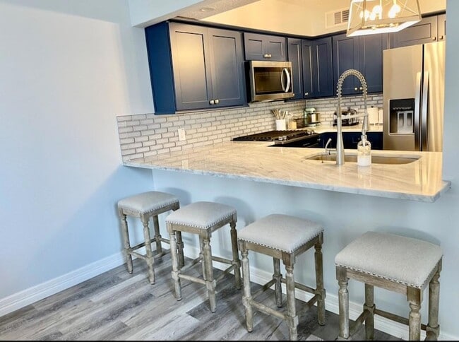 Photo - 221 Capetown Way