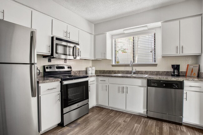 Building Photo - Adair off Addison