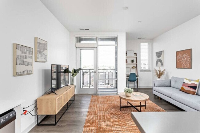 Building Photo - 747 N College Ave Unit ID1014526P