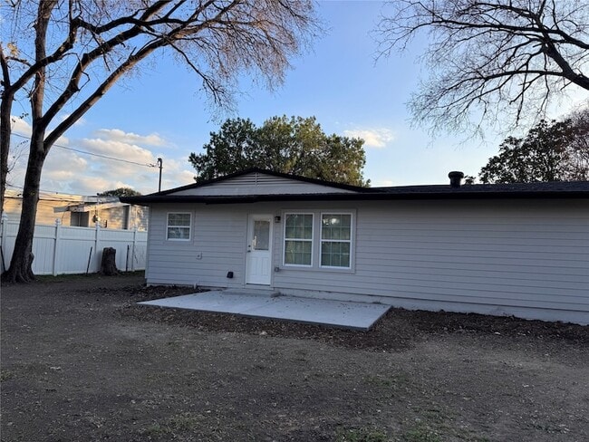 Photo - 2553 Wicker Ave