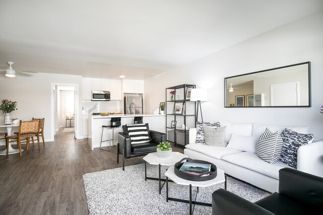 Park View on Yukon fully furnished living room and kitchen - Park View on Yukon